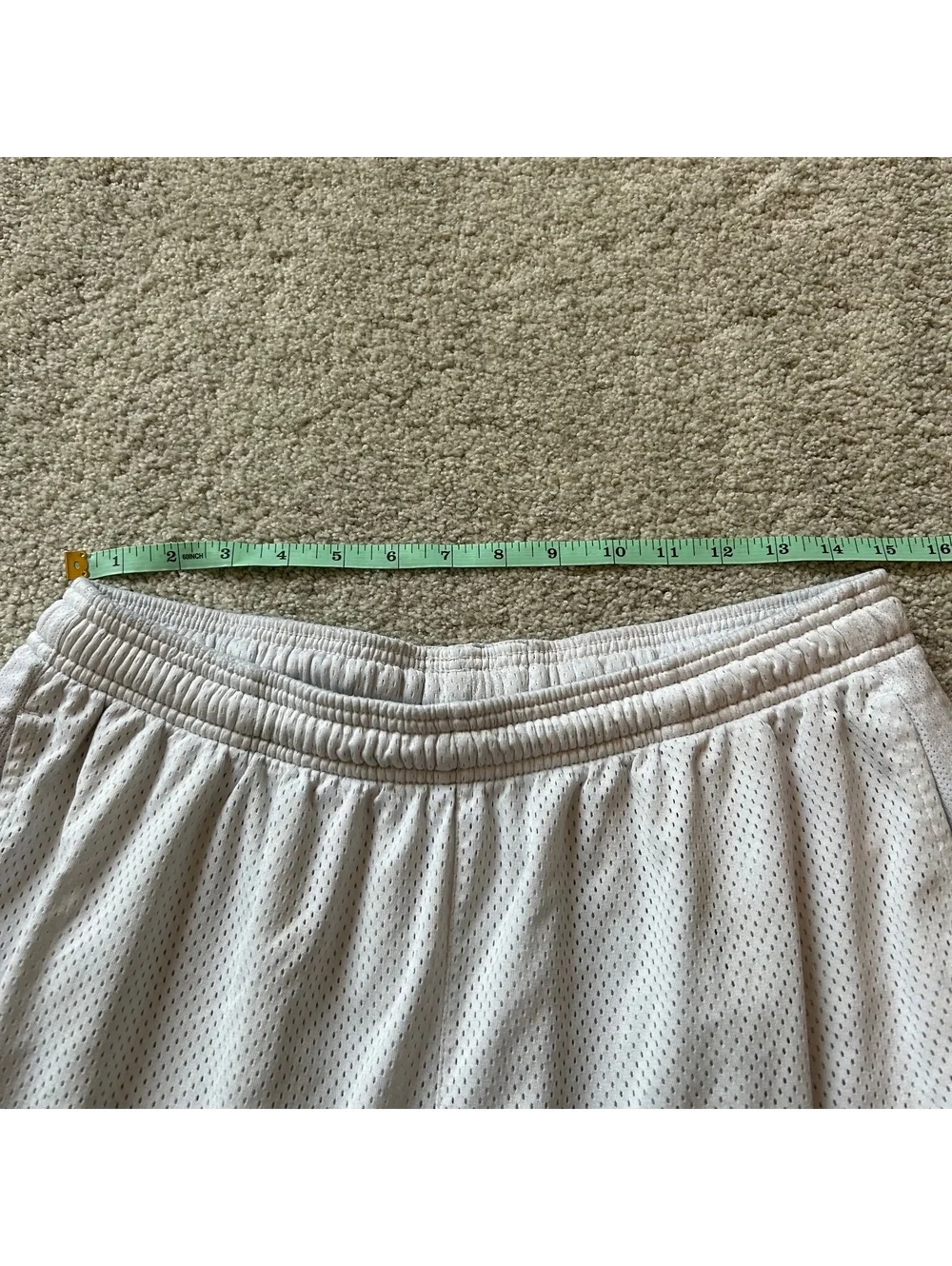 Vintage Nike Men's White Athletic Mesh Shorts Size Large